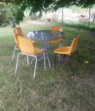 Semesterbostad Maison Familiale Avec Grand Jardin Arbore