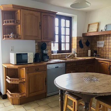 Dom wakacyjny Maison Familiale Avec Grand Jardin Arbore