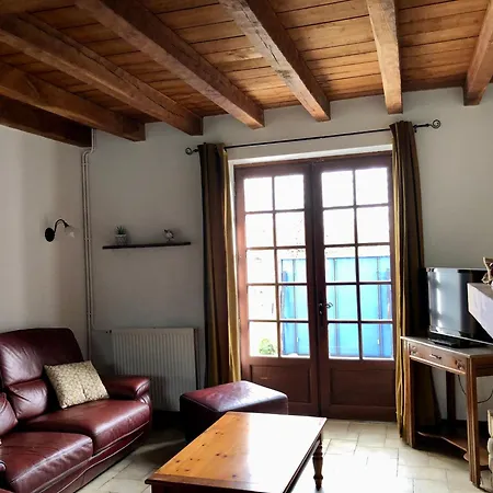 Dom wakacyjny Maison Familiale Avec Grand Jardin Arbore Trélissac